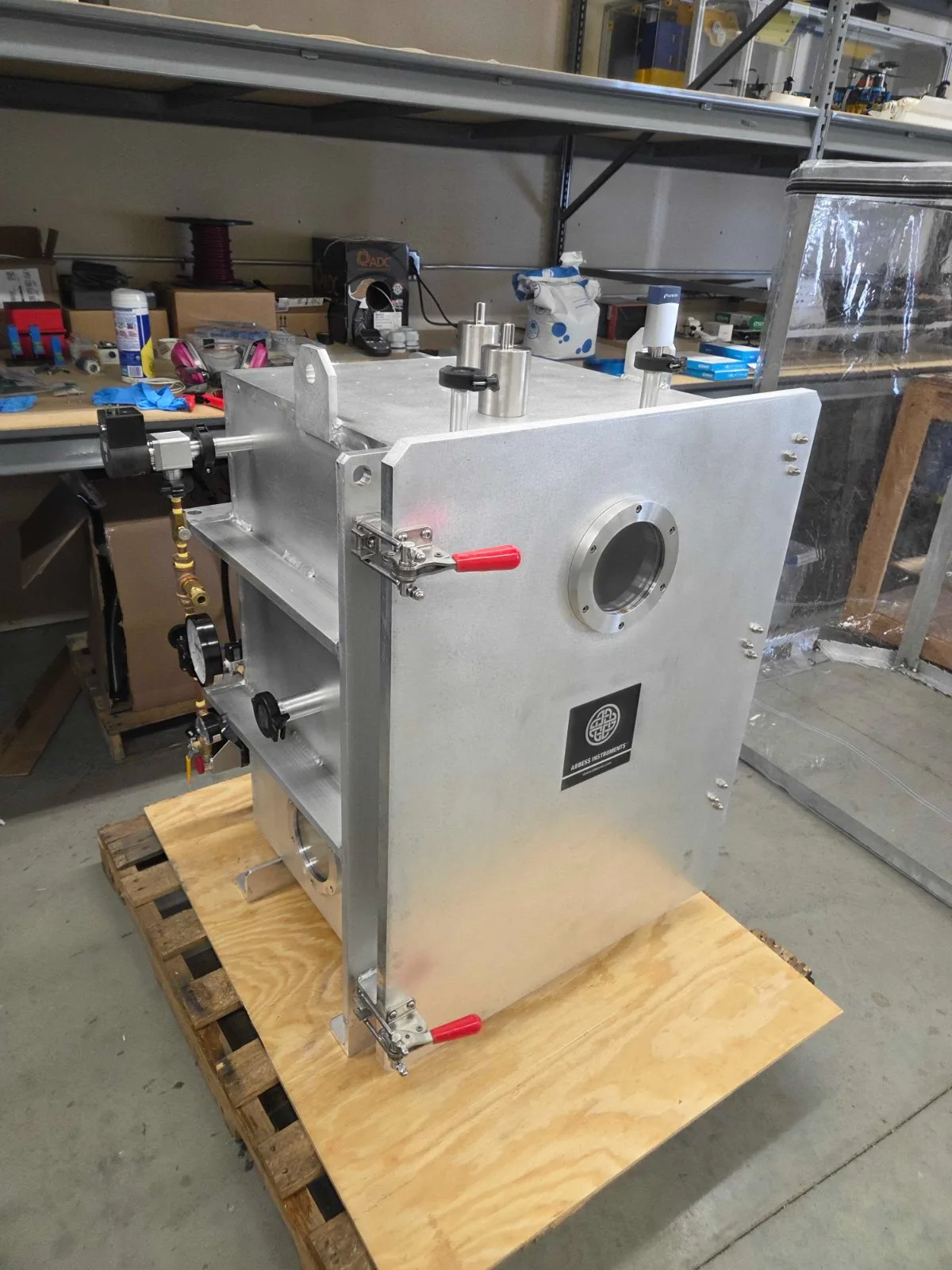 Vacuum chamber full system on pallet
